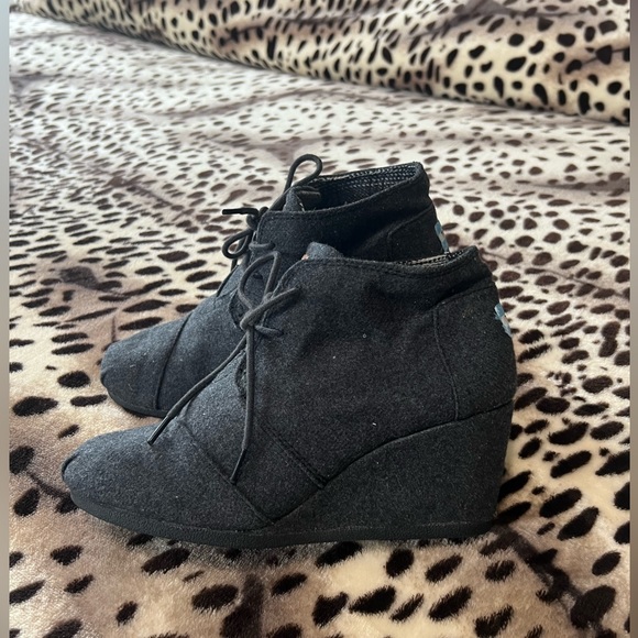 TOMS Desert Wedge  Ankle Boots 7 - Picture 2 of 4